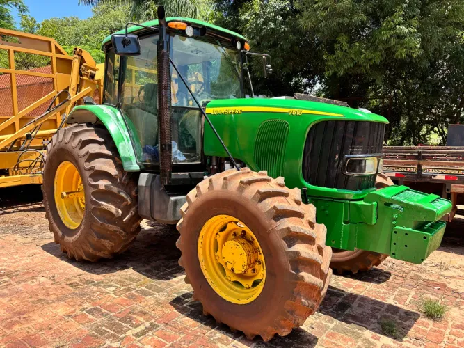 Trator John Deere 7515 ano 2011