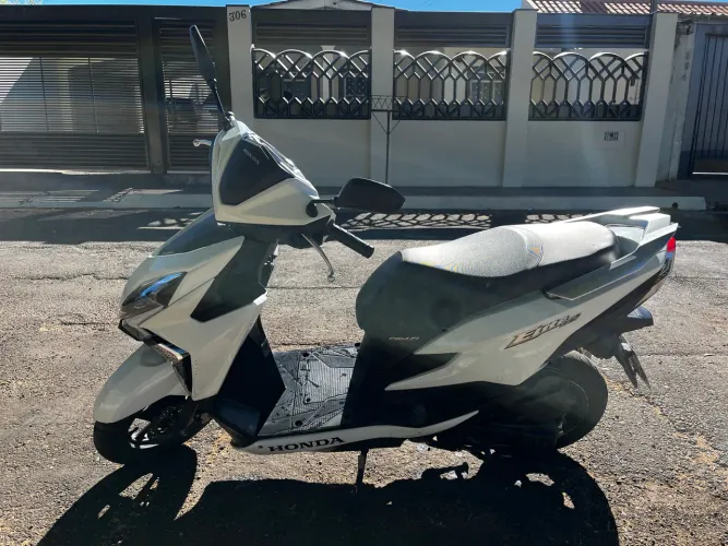 Moto com alarme única dona biz elite 2021