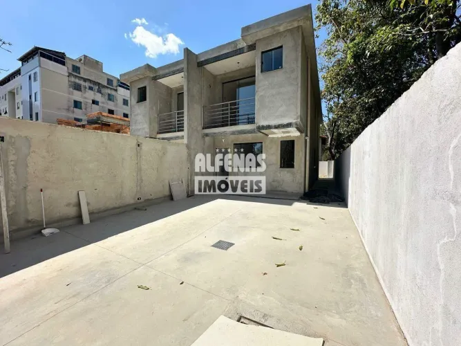 Casa duplex 3 quartos, suíte e 3 vagas, Linda Vista Contagem MG