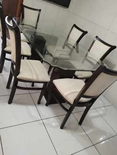 Mesa de vidro com 6 cadeiras