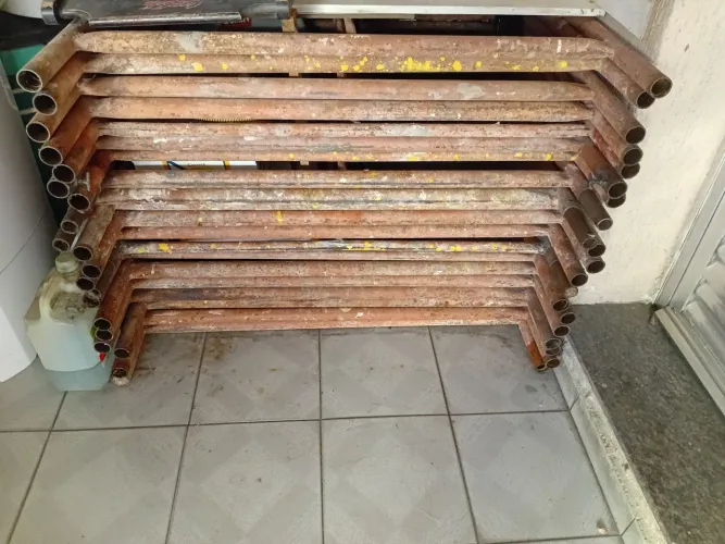 Andaime para construção. 20 peças mais 3 travessa,4 rodas e tabuas