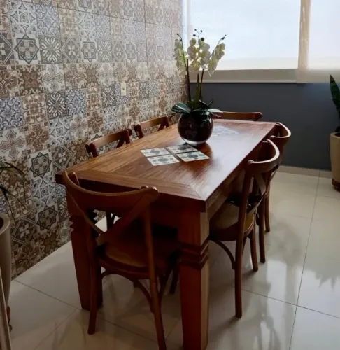 Mesa em madeira de demolição