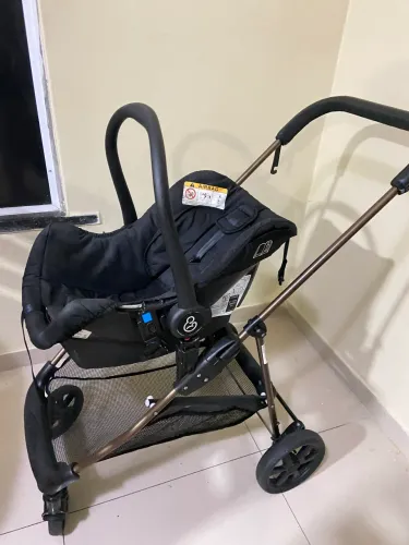 Carrinho de Bebê + Bebê conforto