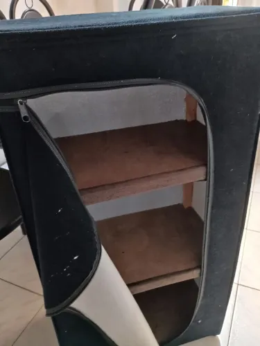 Vende-se sabateira de madeira e camurça 