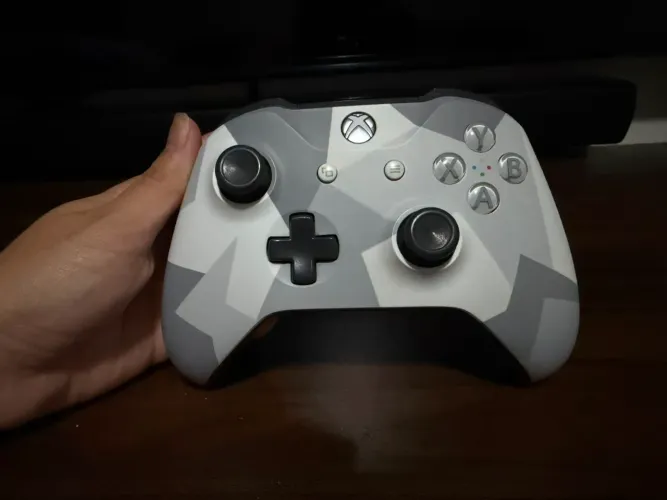 Controle X Box Winter Forces Camuflado