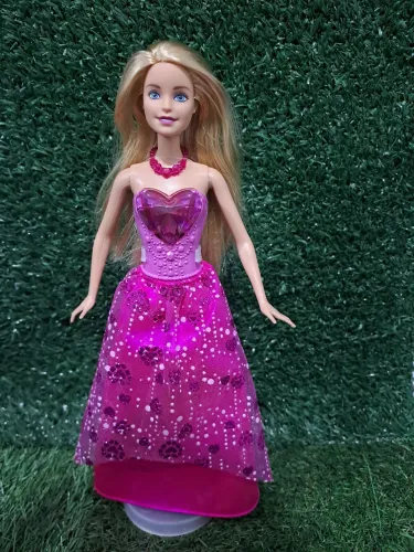 Barbie gem kingdom princesa coração rosa