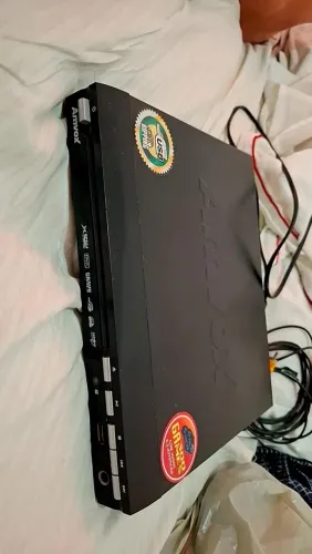 Aparelho de DVD player Amvox com função de jogos.