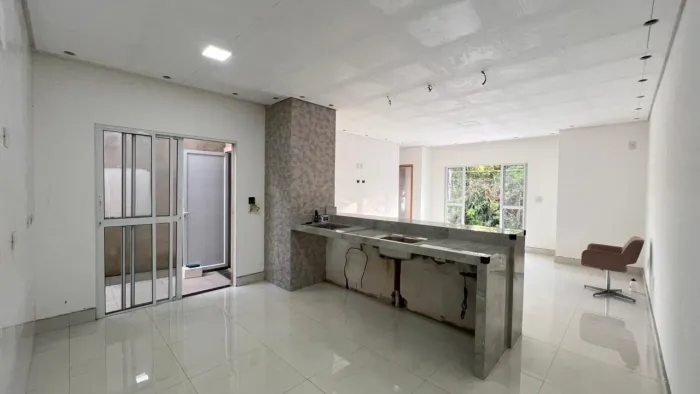 Casa Nova com 2 Suítes, Varanda e Cozinha com Ilha no Parque Jataí II ? Votorantim/SP