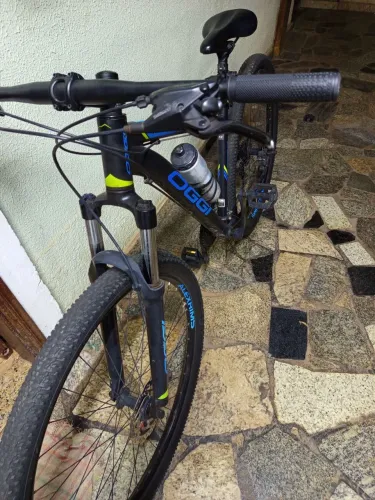 Vendo Bike suspensão  aro 29 HDs Semi nova