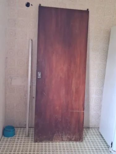 Porta de Madeira Usada <br><br>Preço: