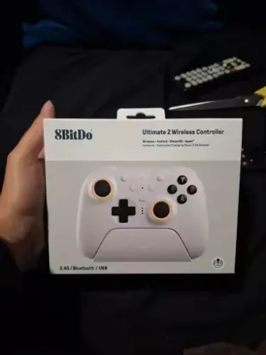 8bitdo Ultimate Wireless 2 Branco com Dock de Carregamento 