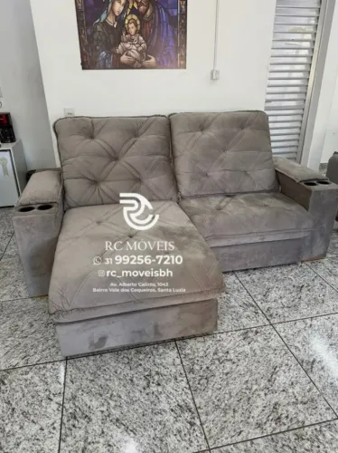 Sofá Retrátil Reclinável Cuiabá com Porta Copos D33 Molas Ensacadas - Confira!