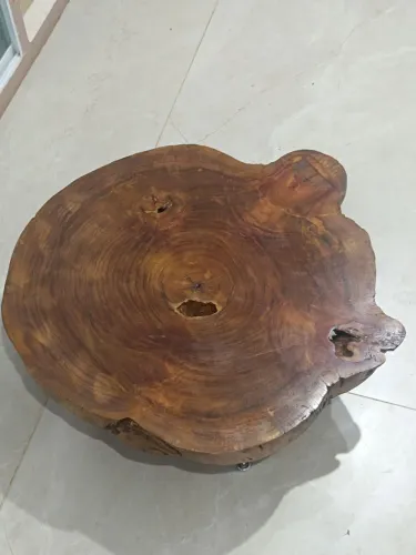 Mesa de centro de madeira maciça nobre