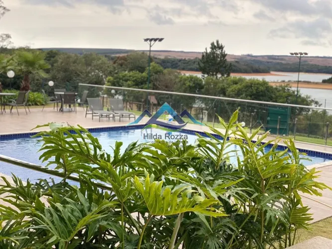 Terreno a venda com 1.127 m2 em condomínio com acesso a represa!