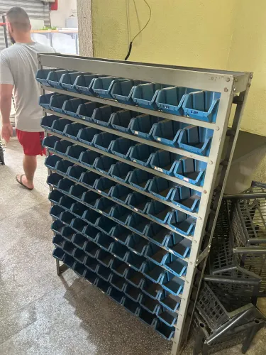 Estante Gaveteiro Porta-Componentes com 108 gavetas