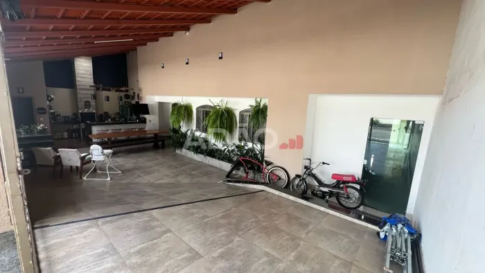 Casa Térrea Espaçosa com 4 quartos co area gourmet no setor Parque das Laranjeiras