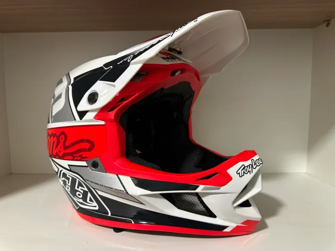 Capacete Troy Lee D4 Composite M