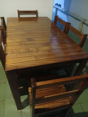 Mesa de 6 cadeiras toda em madeira