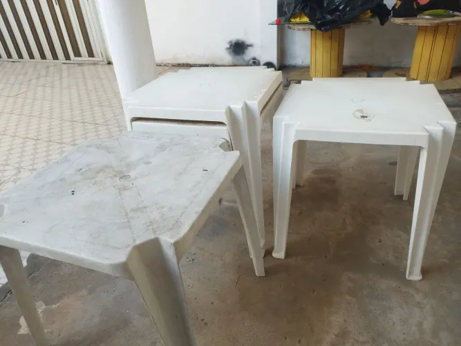 Vendo cadeiras e mesas plástico