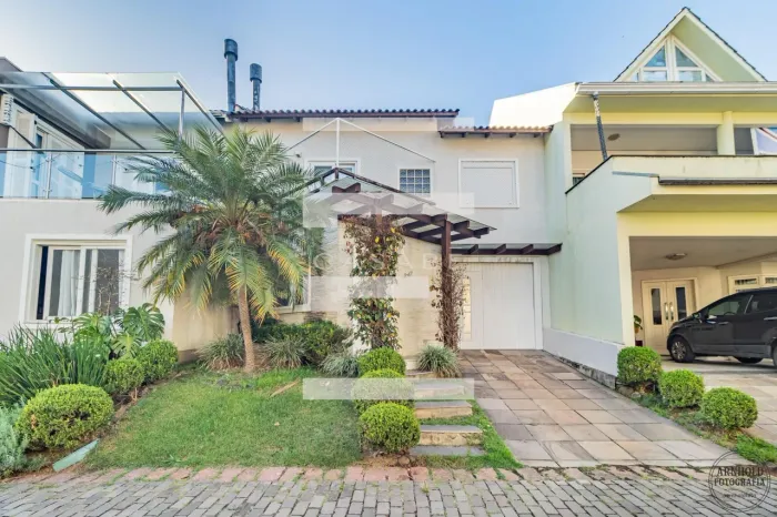Casa no Reserva Iguaçu com 175m², 3 dormitórios e gourmet