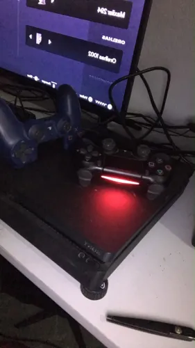PS4 Slim 1TB em Perfeito Estado + 2 Controles