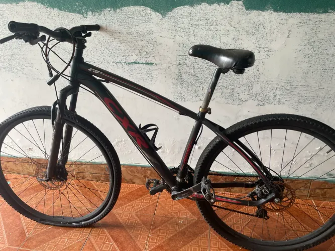 Vende-se uma bicicleta CXR aro 29.
