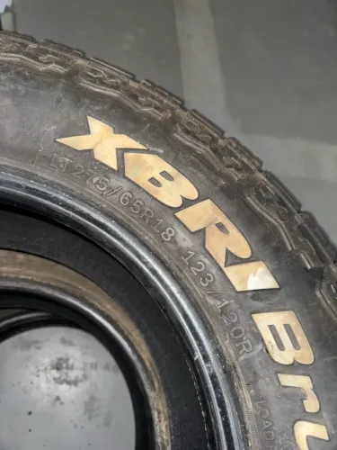 Pneus Xbri 275/65R18 extremamente novos