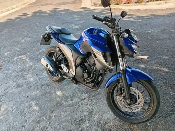 Vendo Yamaha Fazer 250 cc em ótimo estado