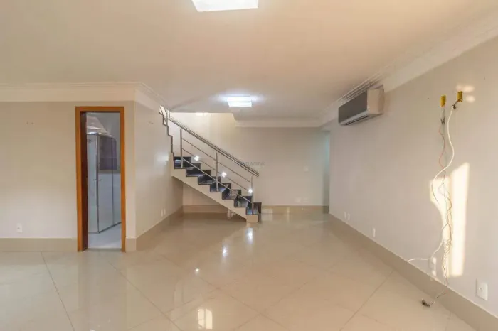 Cobertura Duplex de Luxo com 5 Quartos, Suíte Master, DCE, Varanda Gourmet e Piscina Priva