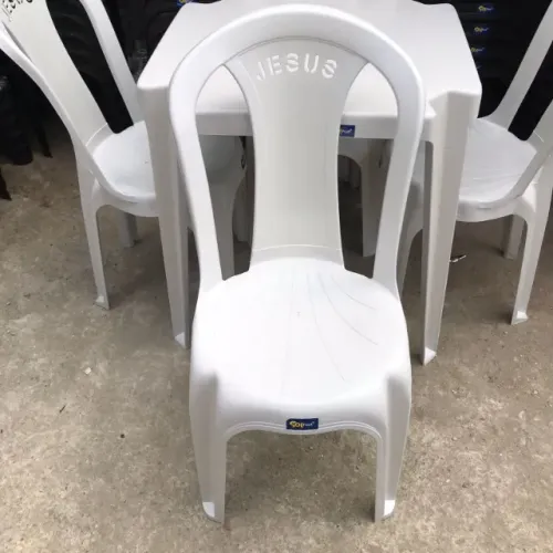 Jogo Bistrô Jesus 152kg com 4 cadeiras de Plástico Branca 