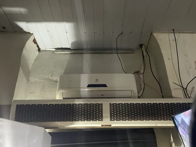 Vendo 2 ar condicionador e 2 cortinas de ar