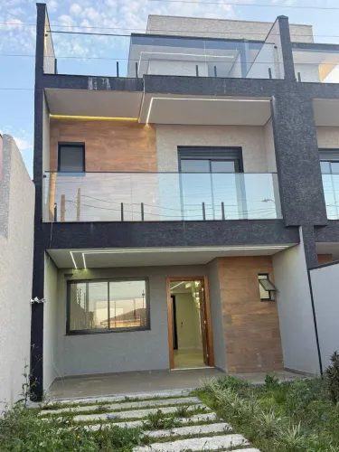 TRIPLEX ALTO PADRÃO XAXIM R$ 900 mil