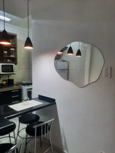 Alugo apartamento loft maravilhoso para temporada localizado em frente a praia do Embaré