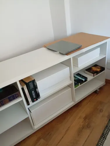 Estante de livros horizontal