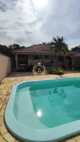 Casa mobiliada com 2 suítes e piscina à venda Vilatur, Saquarema/RJ