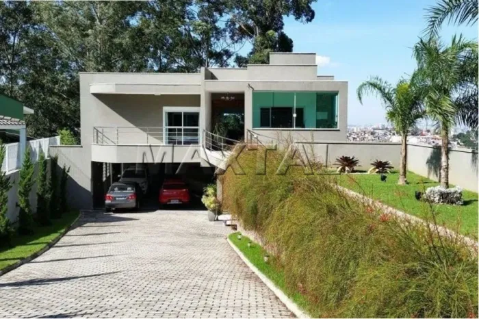 Casa 6 dormitórios, sendo 3 suítes, área gourmet, 16 vagas de garagem e 810m² na Região do