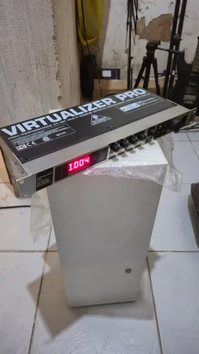 PROCESSADOR DE EFEITO Behringer Virtualizer Pro DSP2024P