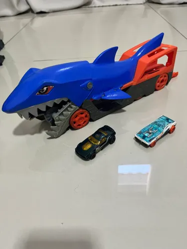Brinquedo capturador shark hot wheels