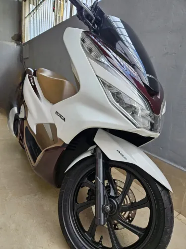 PCX DLX 2020