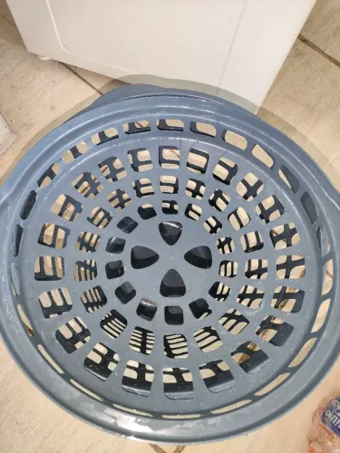 ?Cesto de Roupa de Plástico com Tampa - Desapego Rápido