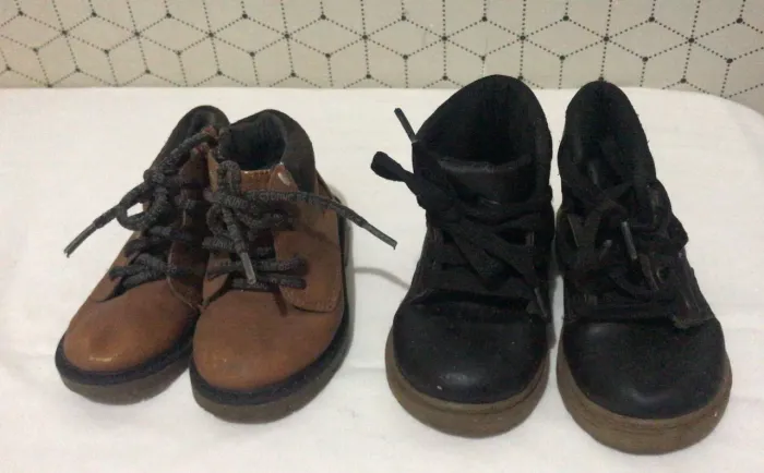 Kit botas infantil Tamanho:21 as duas por 80,00 Entrego Águas lindas Ceilândia e Asa 