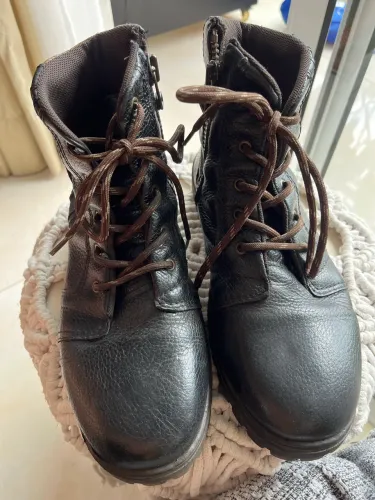 Bota coturno couro 