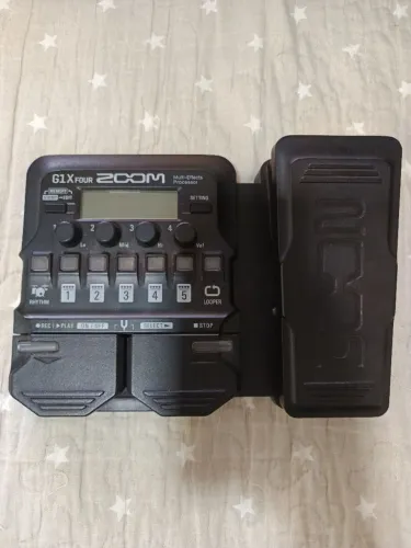 Pedaleira ZOOM G1X FOUR