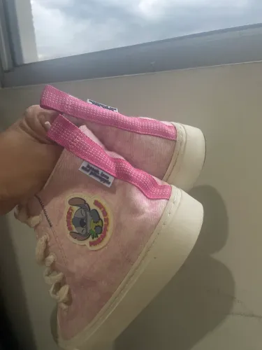 Tênis stich e ganha outro de brinde 