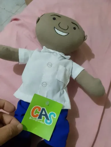 Boneco infantil com etiqueta ainda