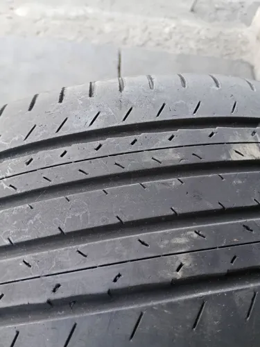 Vendo dois pneus aro 17 perfil 225/45/17 dá marca Dunlop