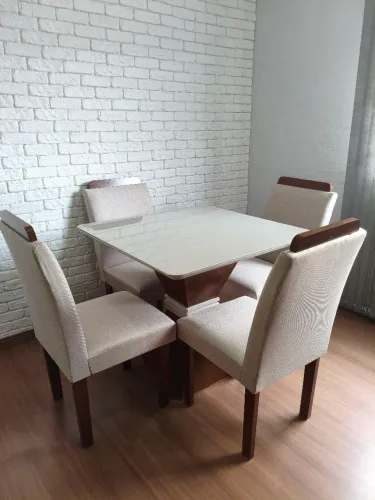 Mesa de jantar 4 cadeiras