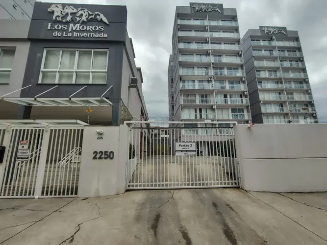 Apartamento de fundos com excelente orientação solar, garantindo ambientes iluminados, are