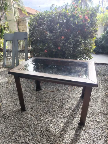 Mesa de Madeira com Tampo de Vidro
