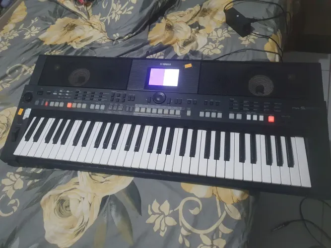 Teclado Yamaha-Psrs650 com Defeito